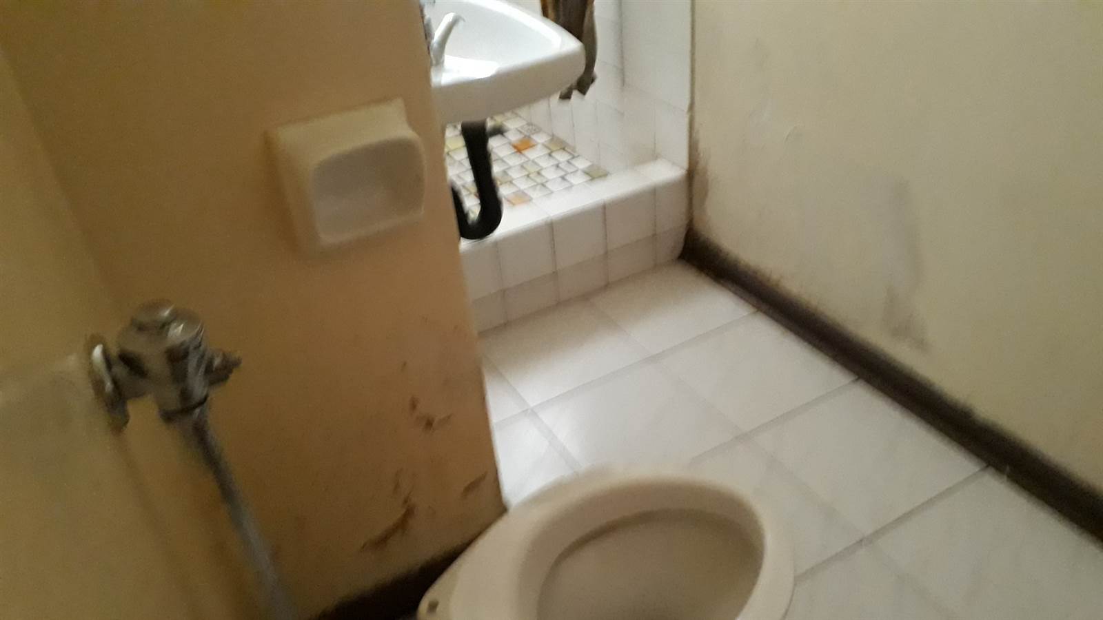 1 Bed Apartment in Vereeniging Central photo number 5