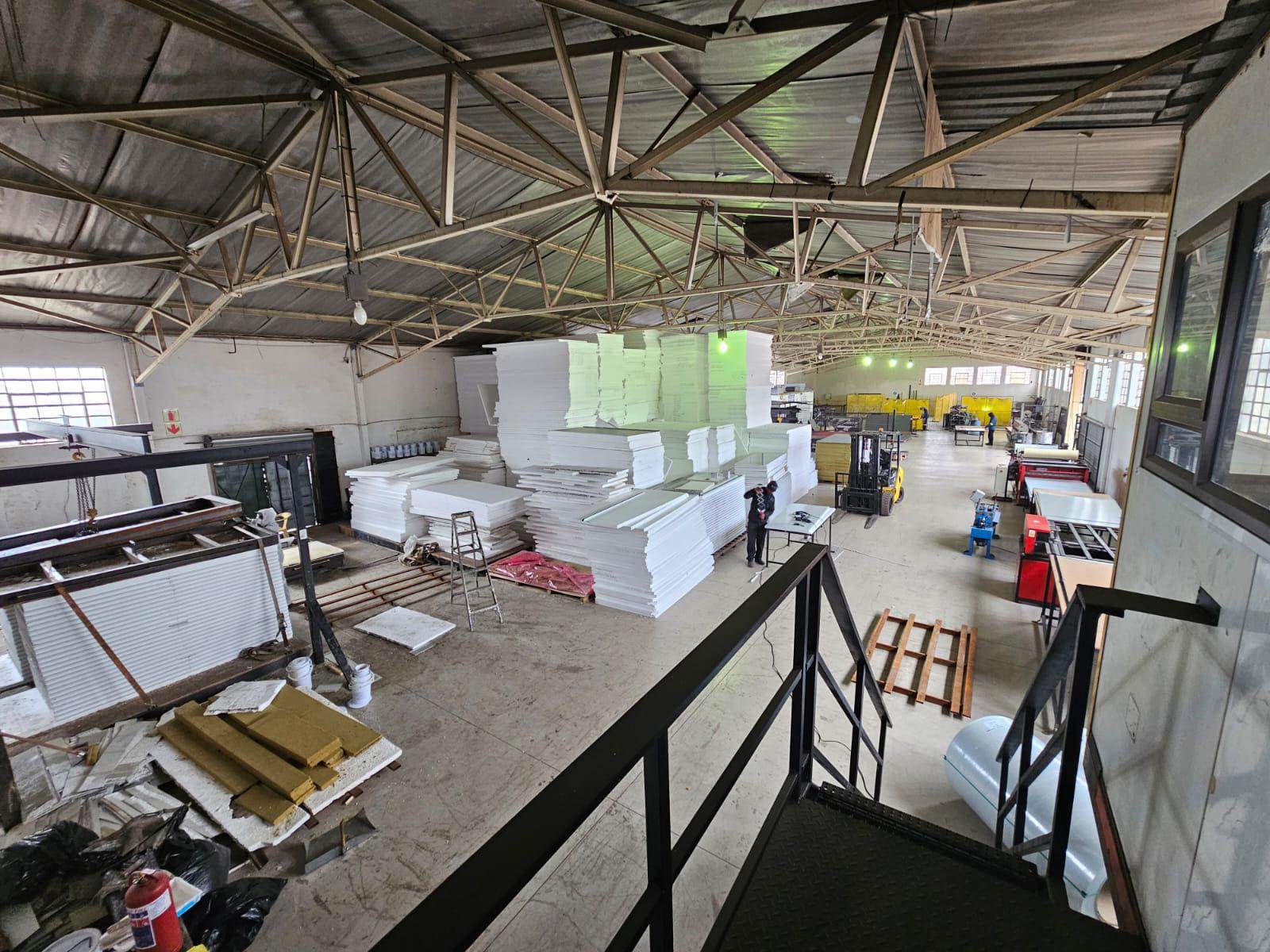 1300  m² Industrial space in Vulcania photo number 8