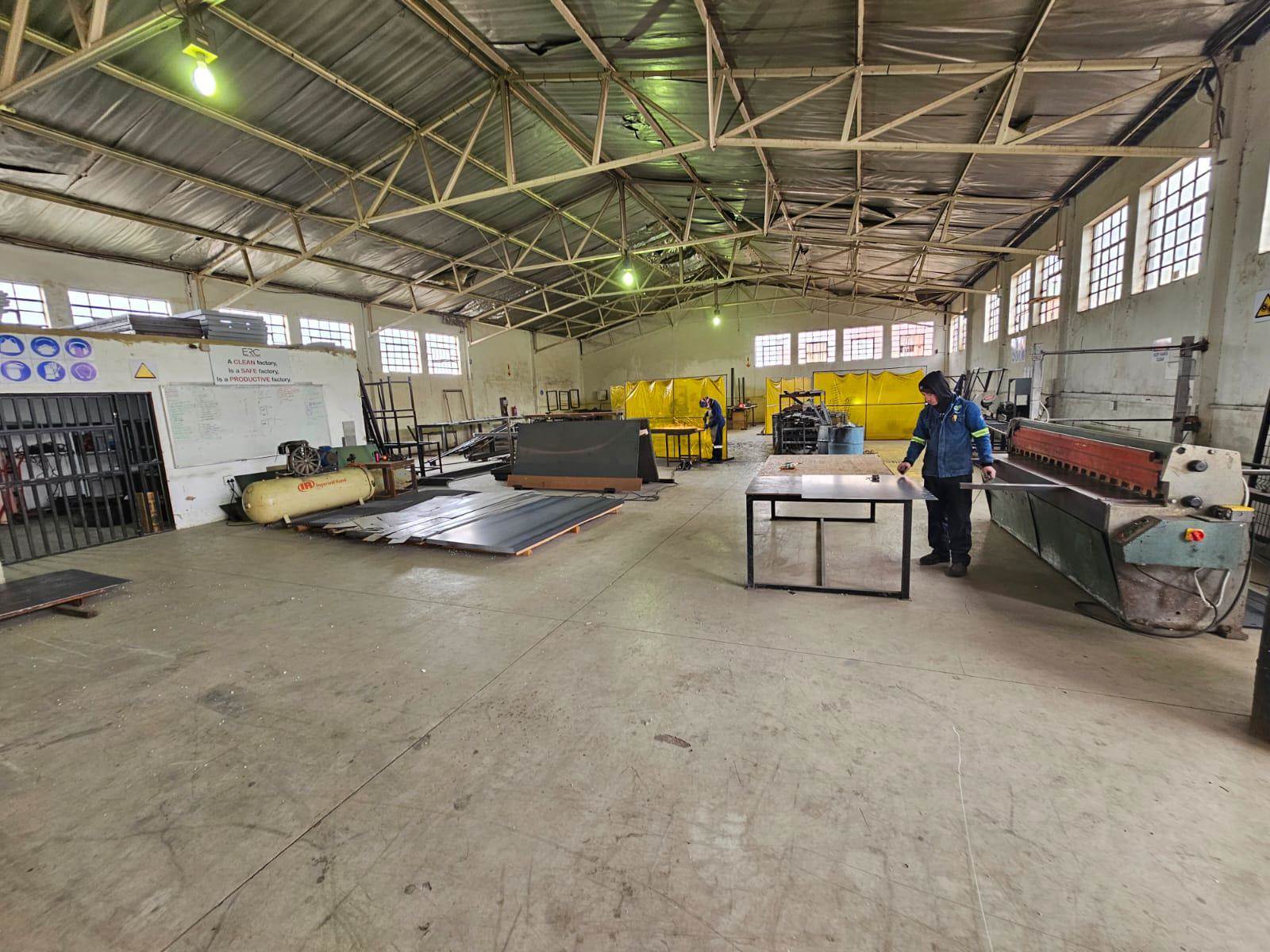 1300  m² Industrial space in Vulcania photo number 7