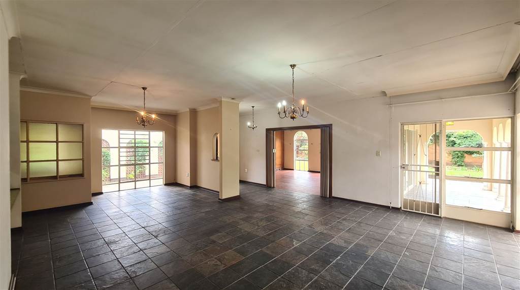 5 Bed House in Potchefstroom Central photo number 5
