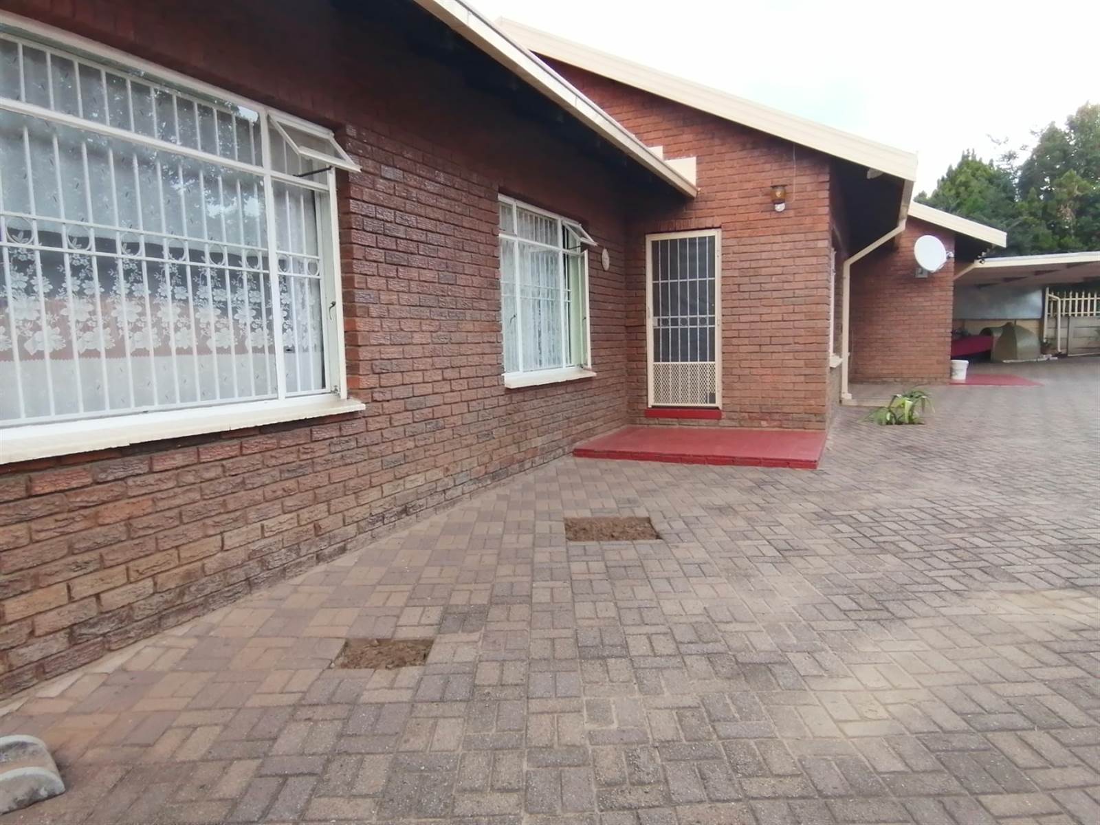 3 Bed House in Uitsig photo number 4