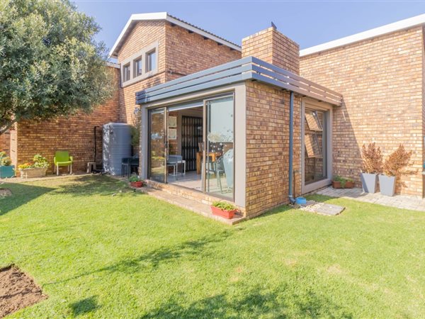 3 Bedroom Townhouse 3 Bedroom Townhouse