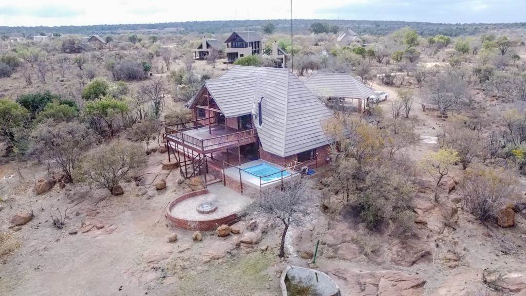4 Bed House in Mabalingwe Nature Reserve photo number 2