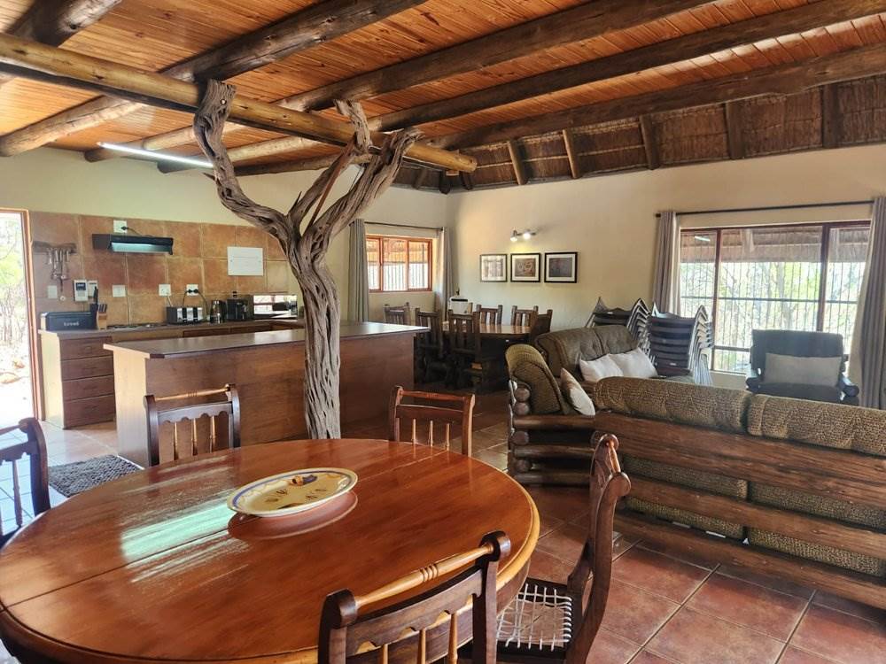 4 Bed House in Mabalingwe Nature Reserve photo number 13