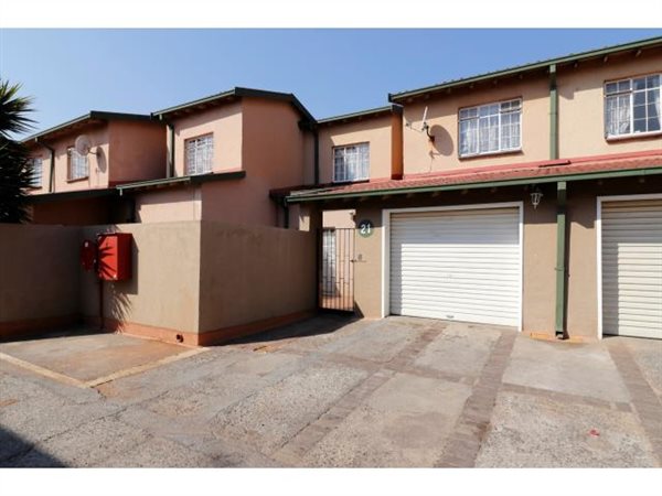 3 Bed Townhouse in Springs Central