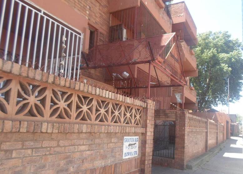 2 Bed Apartment in Jeppestown photo number 1