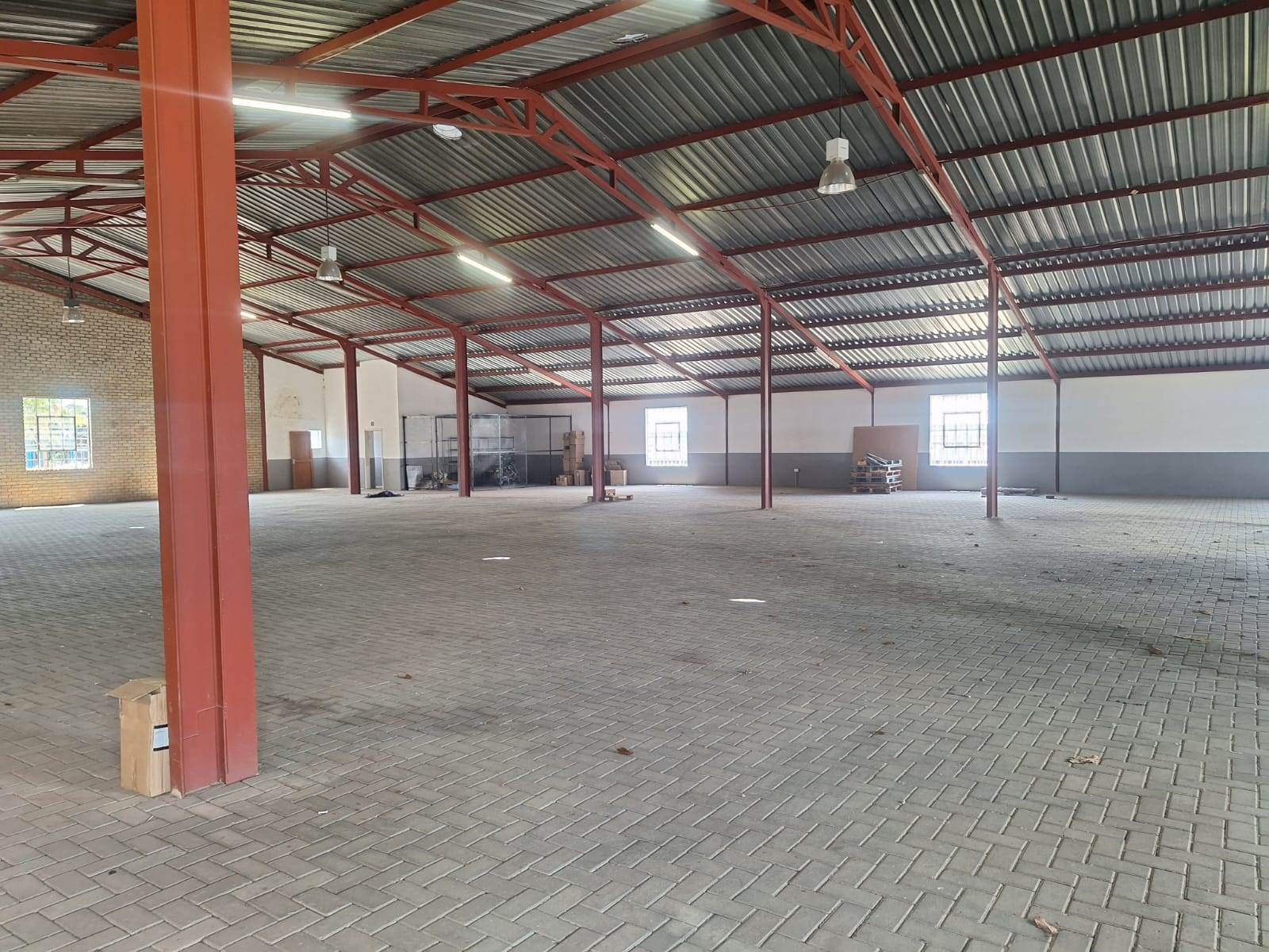 950  m² Industrial space in Rocky Drift photo number 2