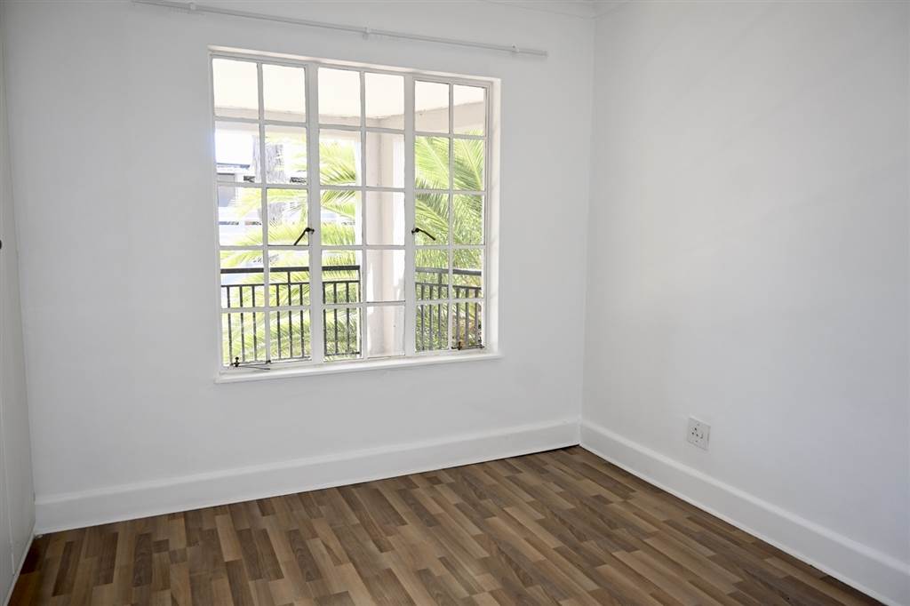 3 Bed Apartment in Morningside photo number 12
