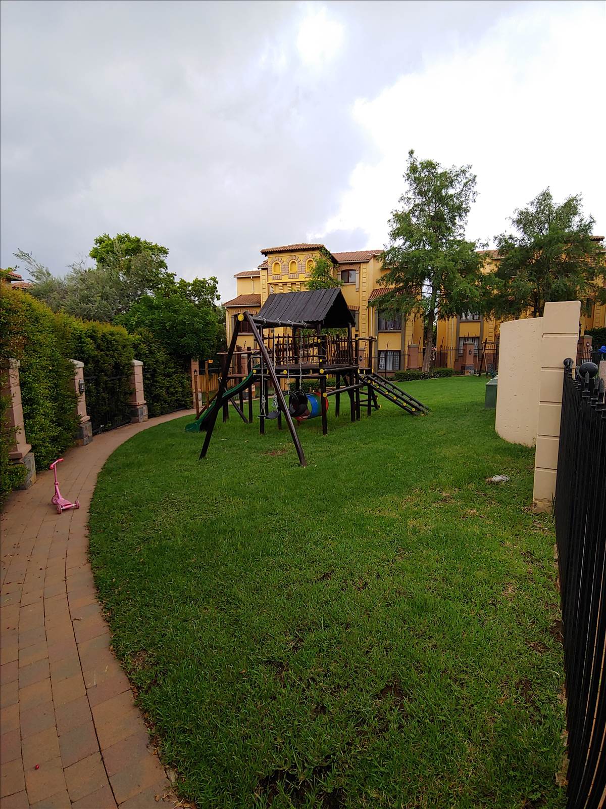 2 Bed Cluster in Douglasdale photo number 30