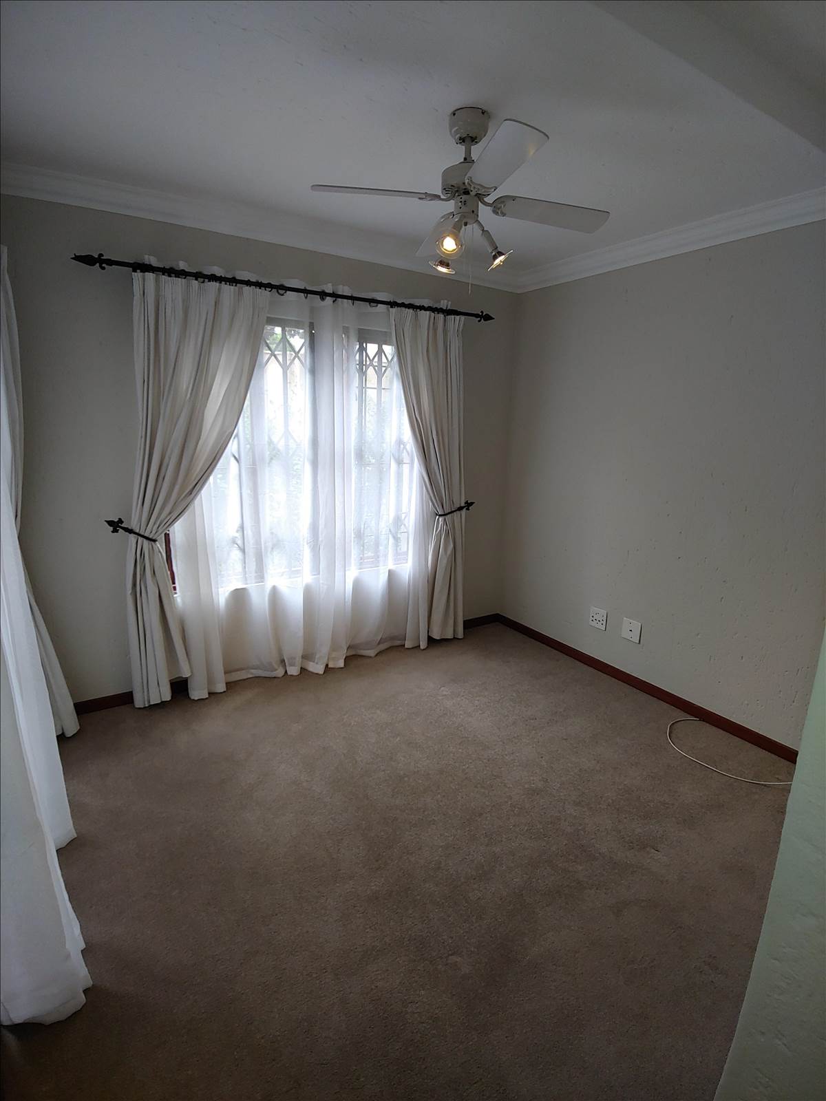 2 Bed Cluster in Douglasdale photo number 9