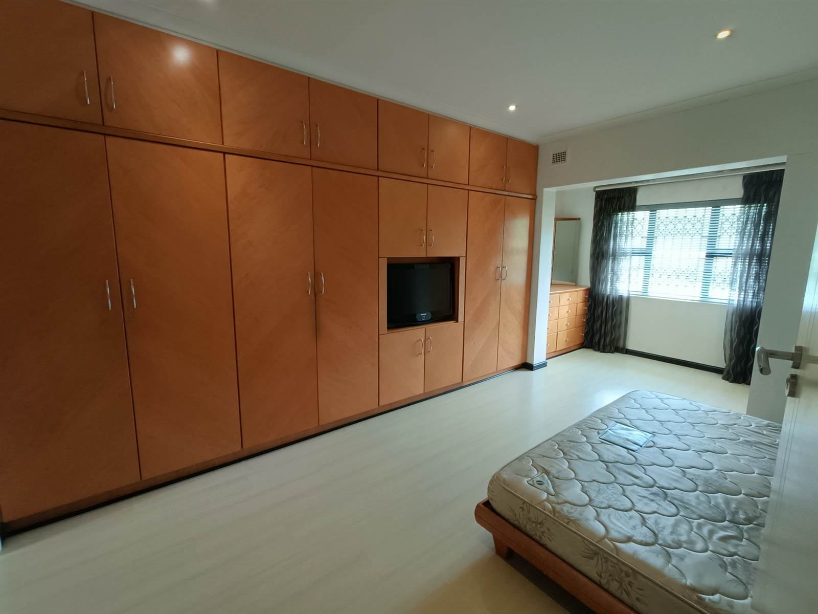 4 Bed Apartment in Umgeni Park photo number 17
