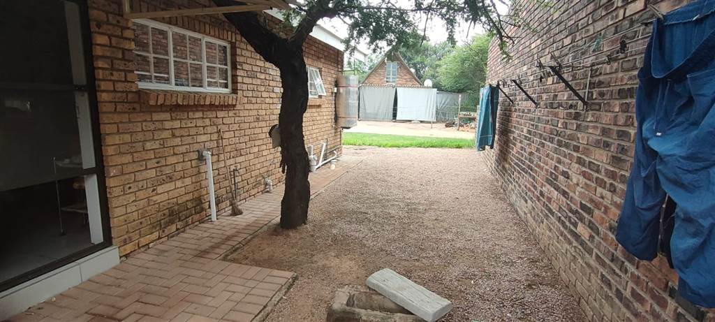 3 Bed Townhouse in Mookgophong (Naboomspruit) photo number 30