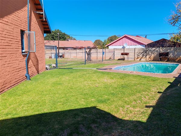 4 Bedroom House 4 Bedroom House