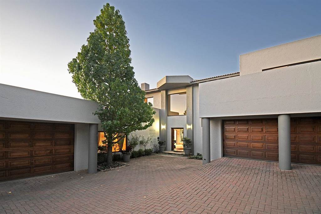 6 Bed House in Fourways Gardens photo number 1