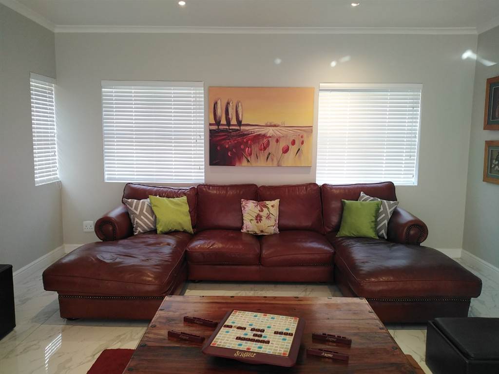 4 Bed House in Clanwilliam photo number 11