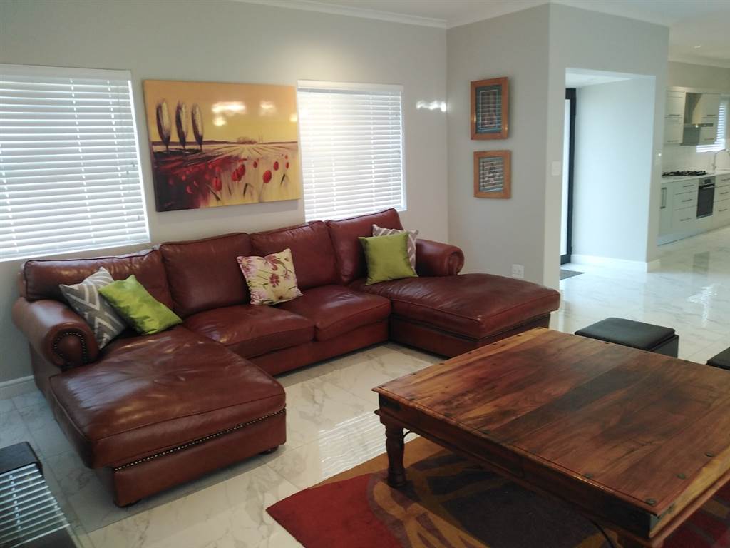4 Bed House in Clanwilliam photo number 9