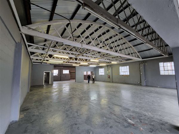 290  m² Industrial space