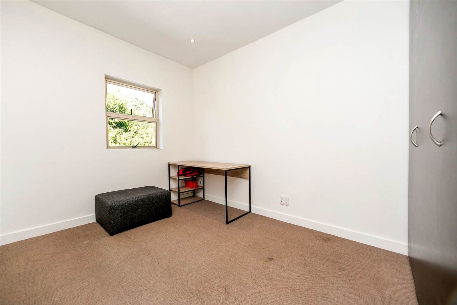 2 Bed Apartment in Oaklands photo number 22