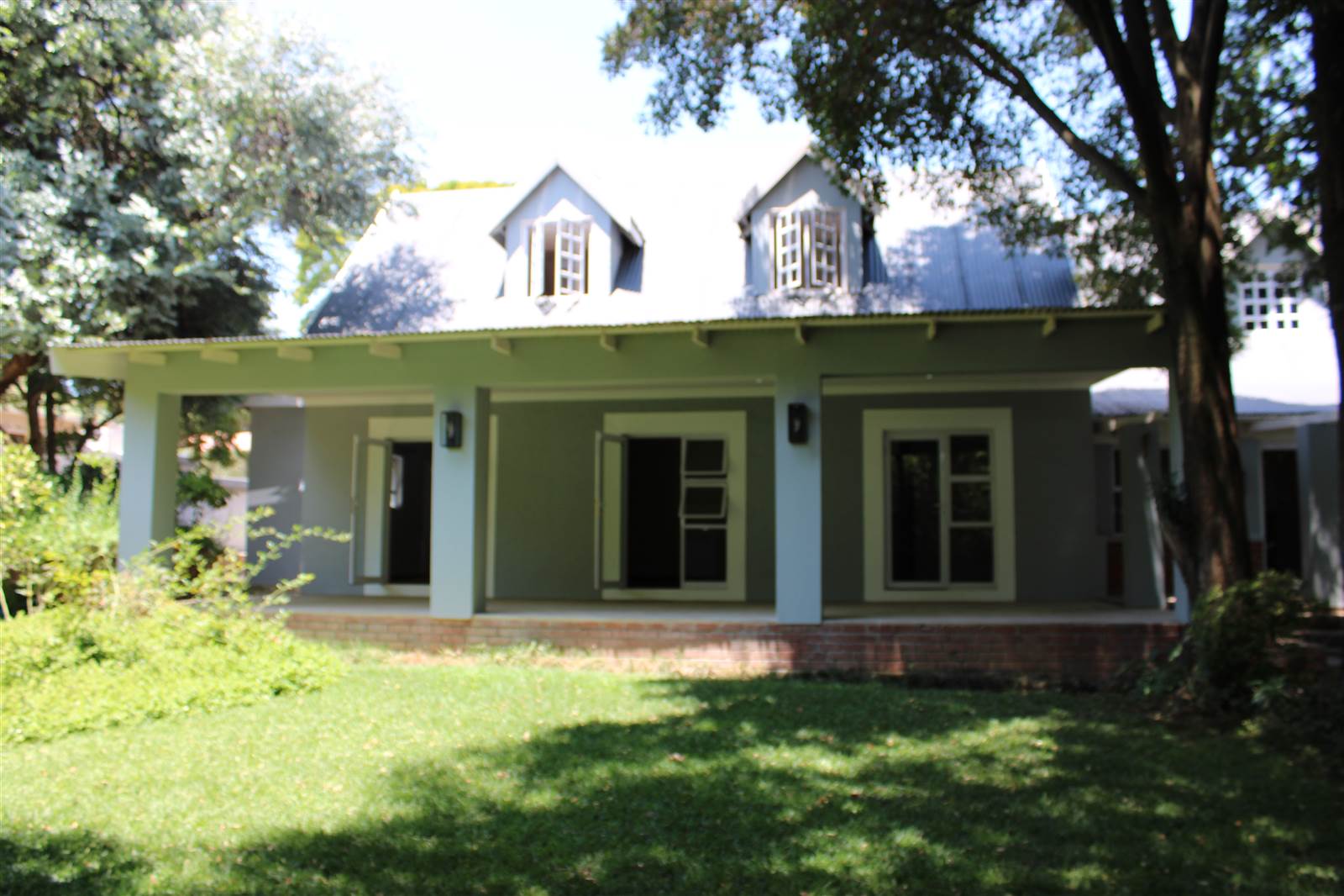 6 Bed House in Waterkloof photo number 2