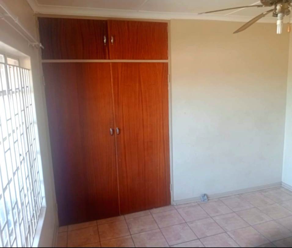 2 Bed Apartment in Olifantshoek photo number 6