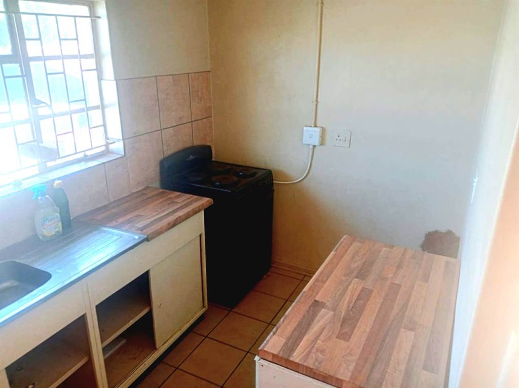 2 Bed Apartment in Olifantshoek photo number 2