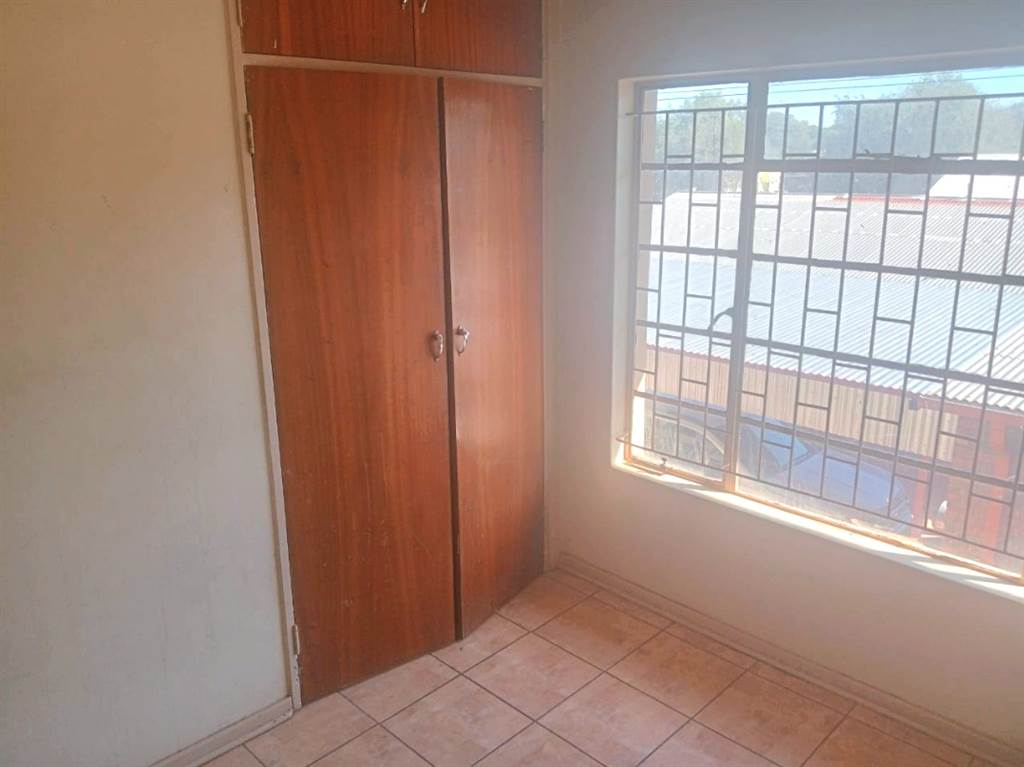 2 Bed Apartment in Olifantshoek photo number 9