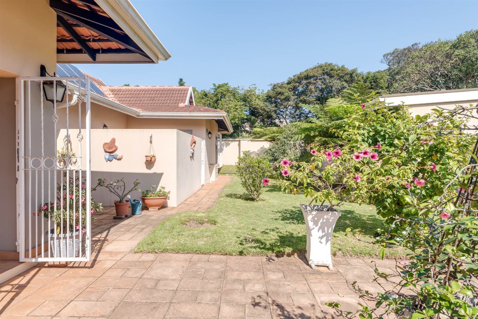 3 Bed House in Umtentweni photo number 3