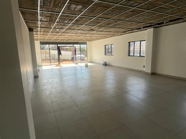 210  m² Commercial space