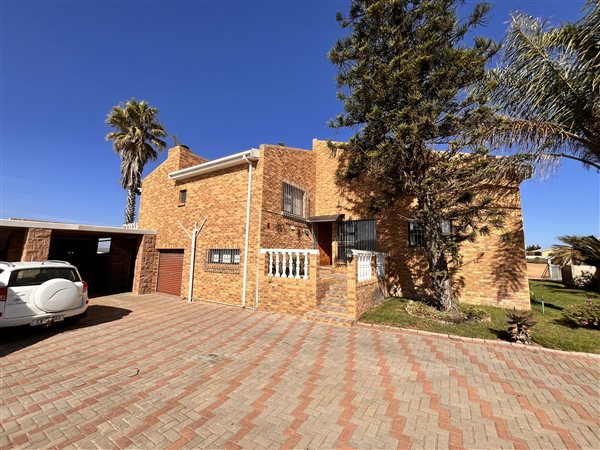 5 Bed House in Lamberts Bay