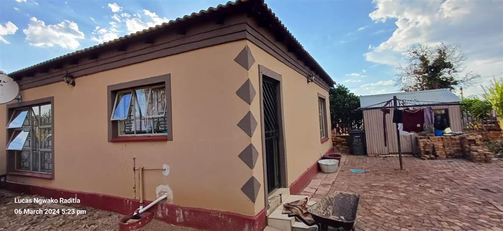 3 Bed House in Ga-rankuwa photo number 17
