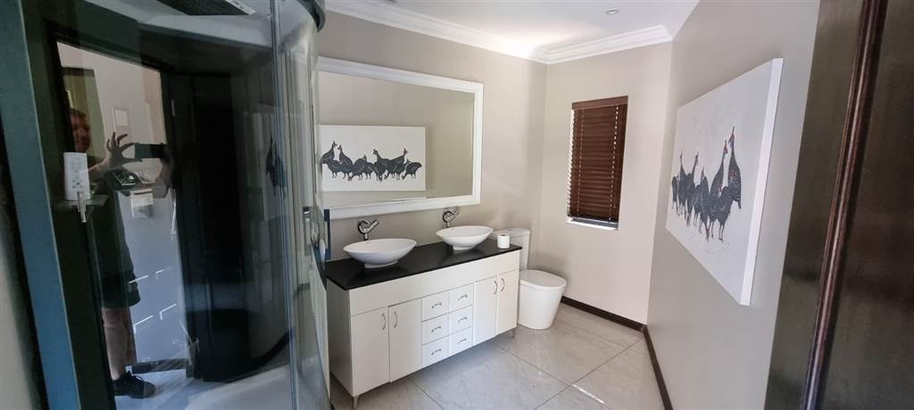 4 Bed House in Hartbeespoort Dam photo number 16