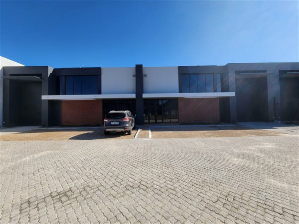 558  m² Industrial space