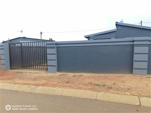 2 Bed House in Lakeside