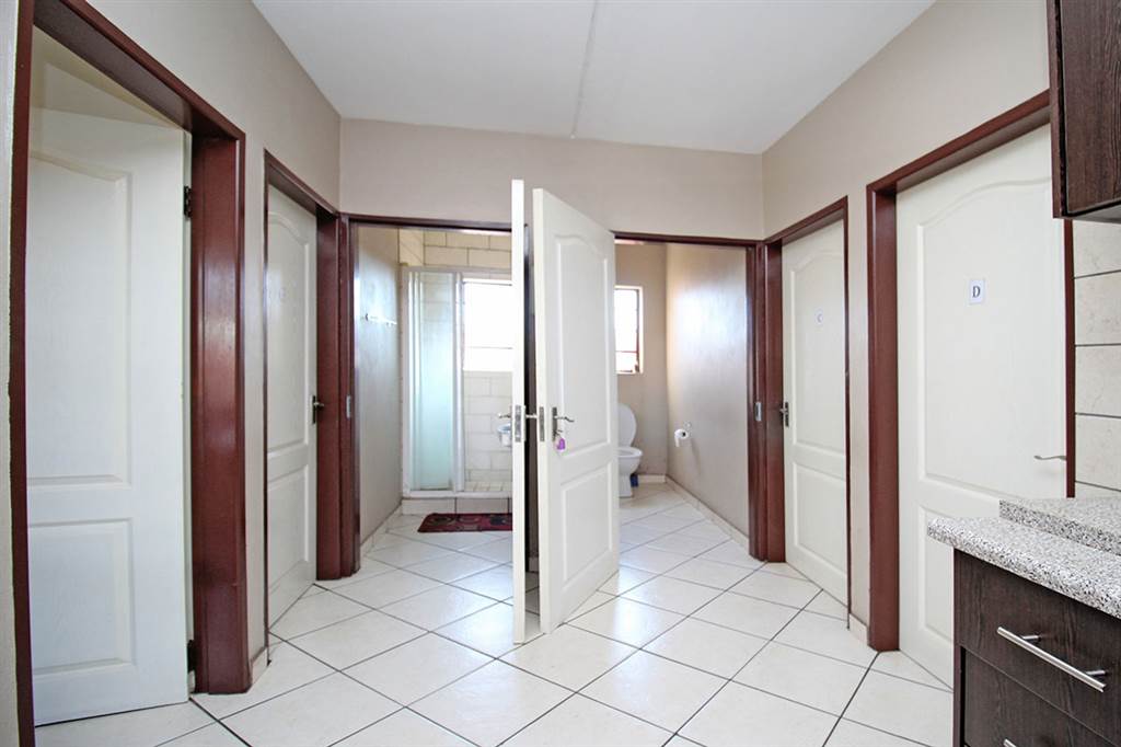 0.5 Bed House in Kempton Park Central photo number 2