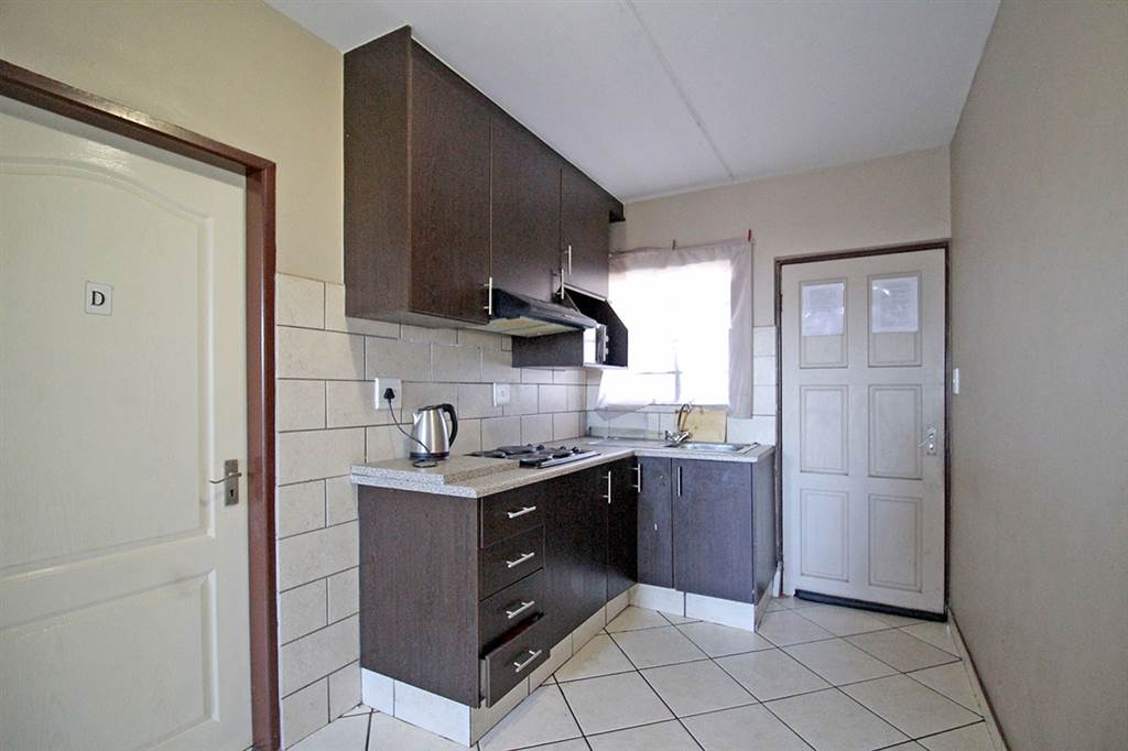 0.5 Bed House in Kempton Park Central photo number 1
