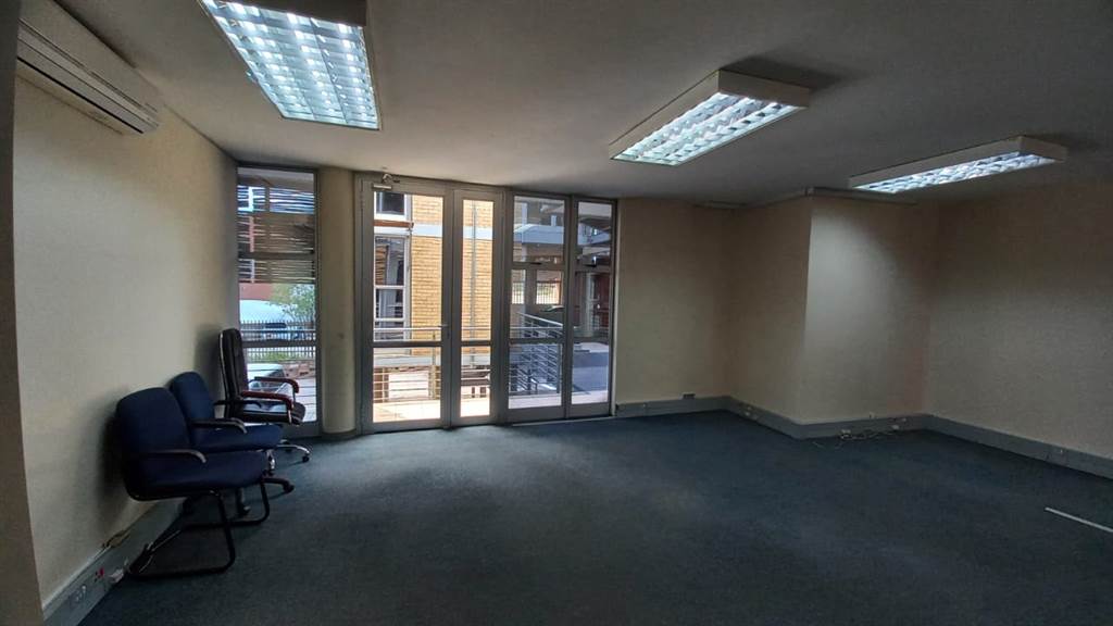 91  m² Commercial space in Lynnwood Glen photo number 13