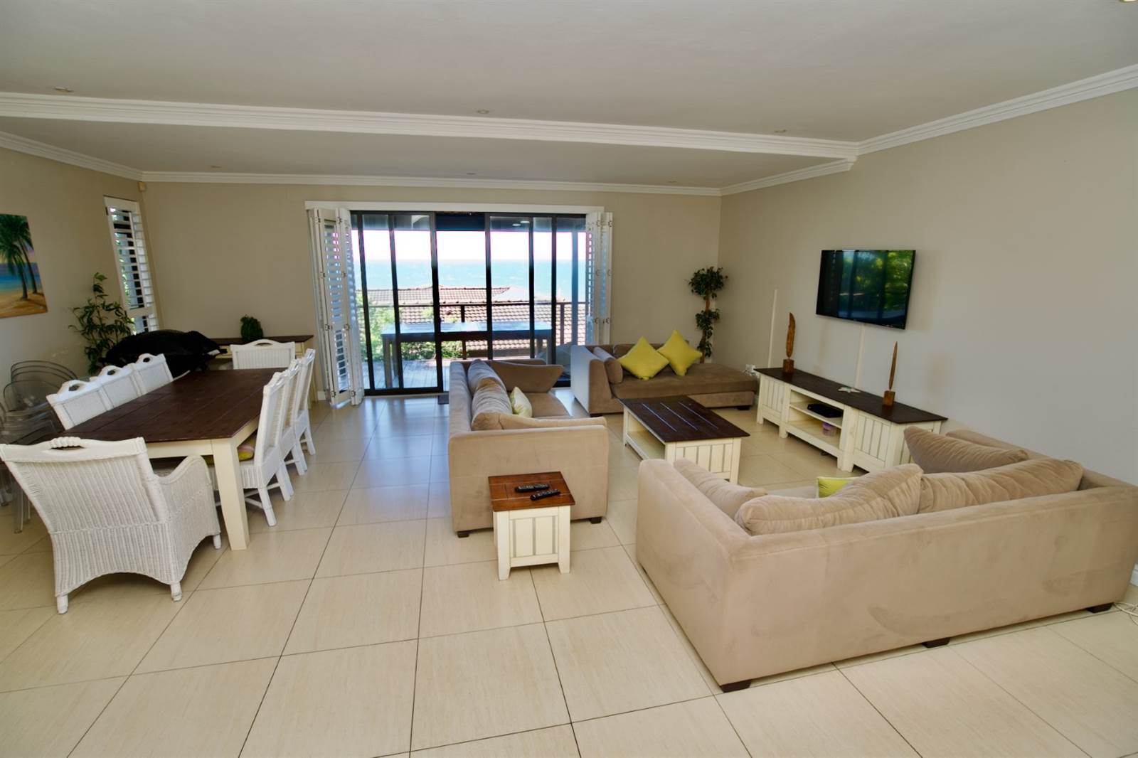 3 Bed House in Blythedale Beach photo number 3