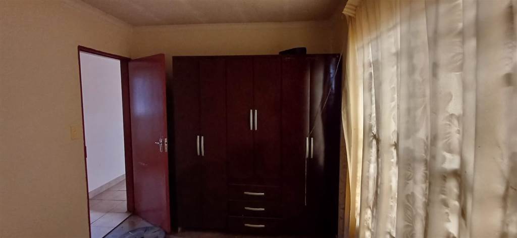 2 Bed House in Soshanguve B photo number 7