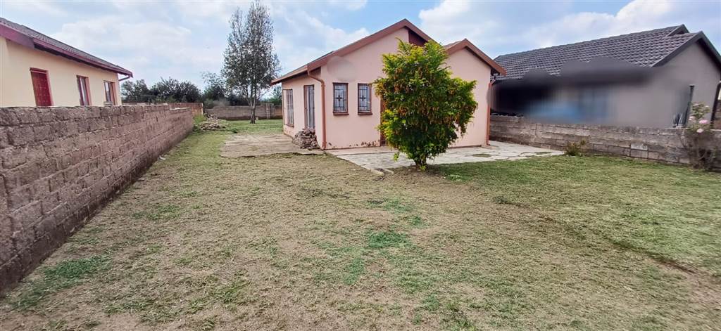 2 Bed House in Soshanguve B photo number 9