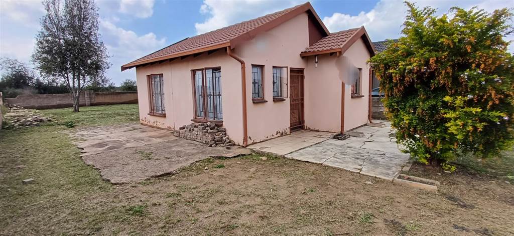 2 Bed House in Soshanguve B photo number 11