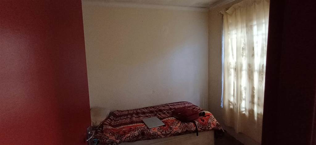 2 Bed House in Soshanguve B photo number 8