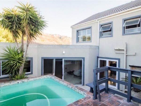 4 Bedroom House 4 Bedroom House