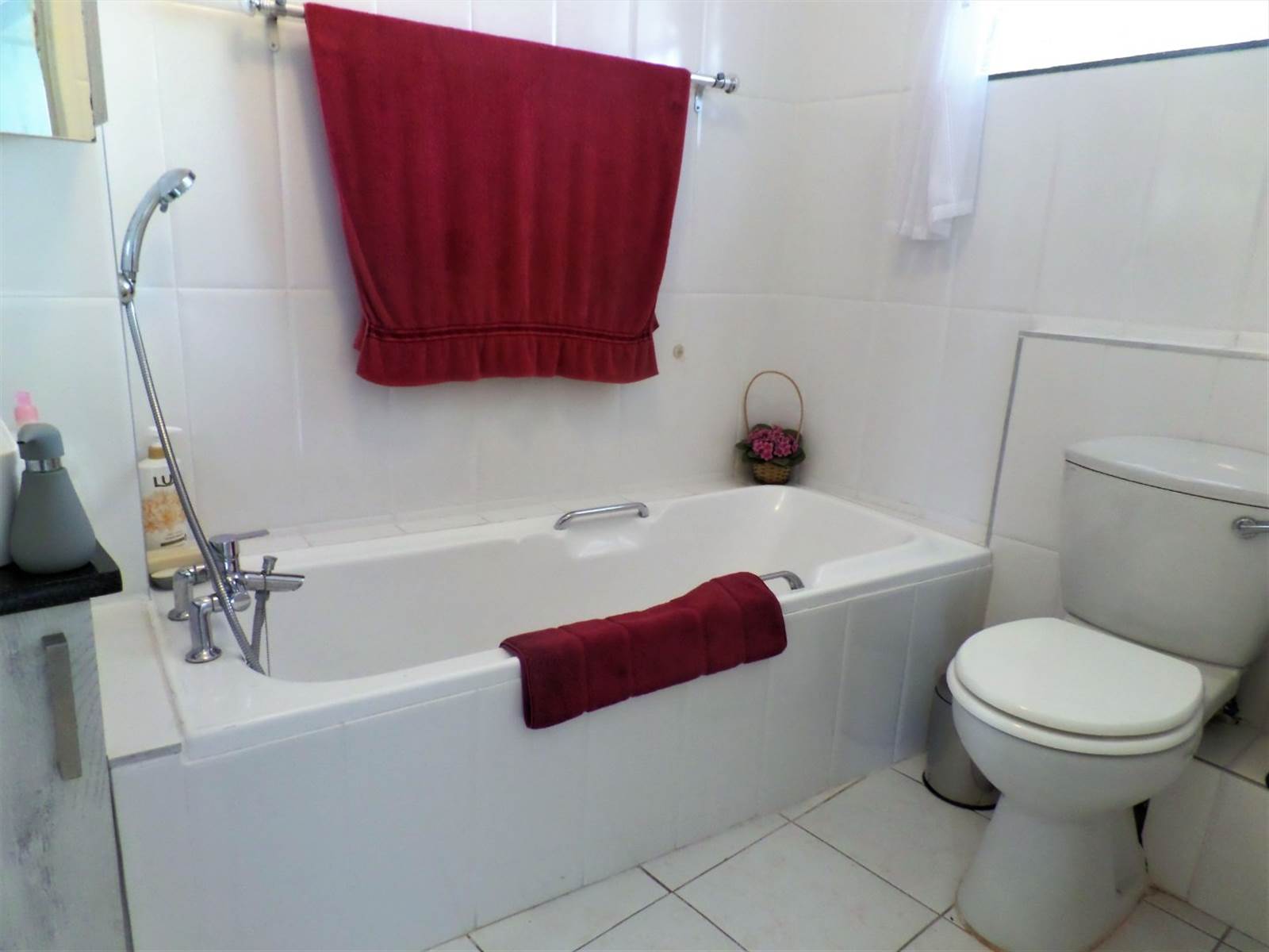 1 Bed Apartment in Doonside photo number 11
