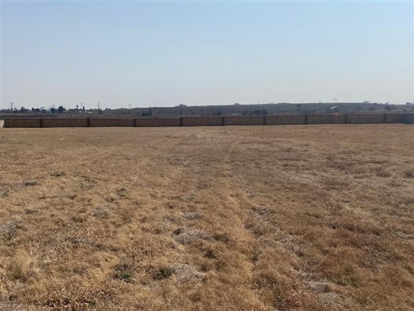 3000 m² Land available in Parkrand