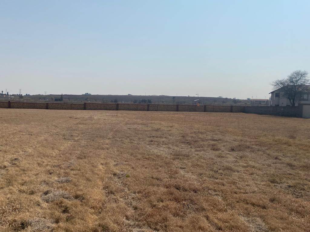 3000 m² Land available in Parkrand photo number 2