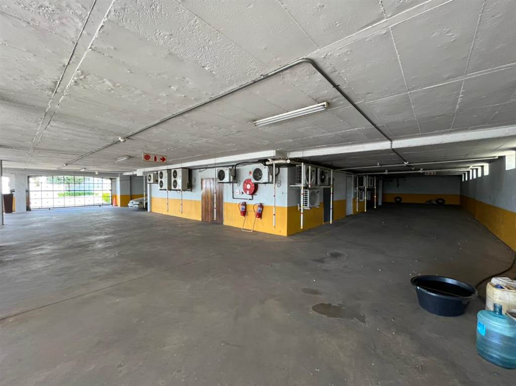 1414.3  m² Commercial space in Bryanston photo number 14