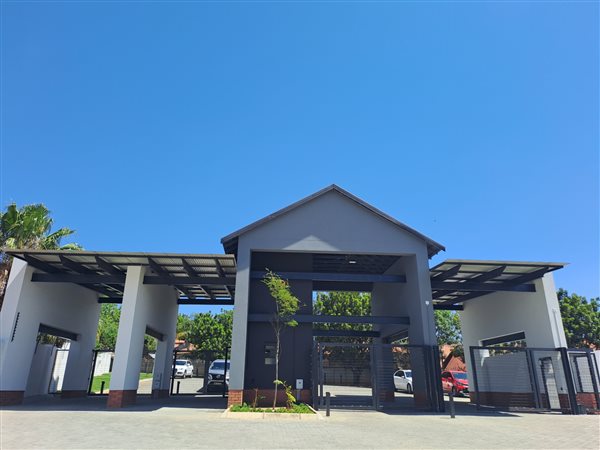 3 Bedroom Townhouse 3 Bedroom Townhouse