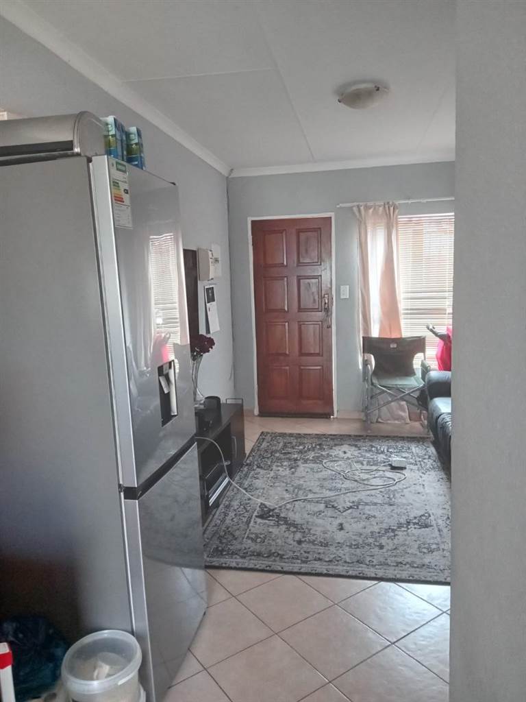 2 Bed Townhouse in Olievenhoutbosch photo number 15