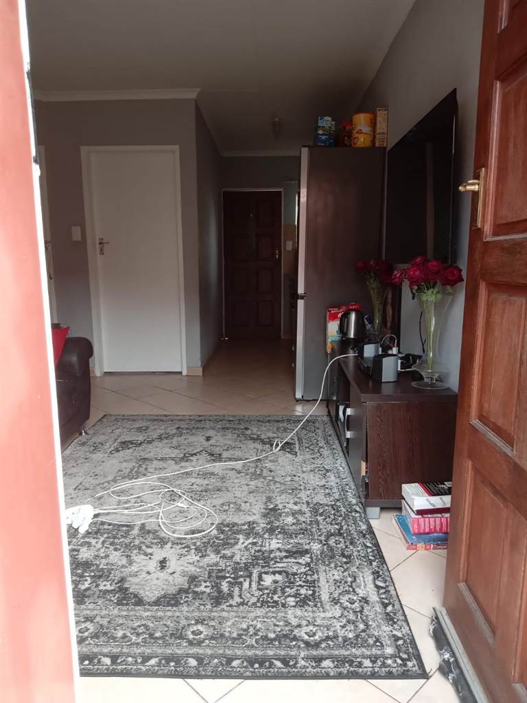 2 Bed Townhouse in Olievenhoutbosch photo number 13