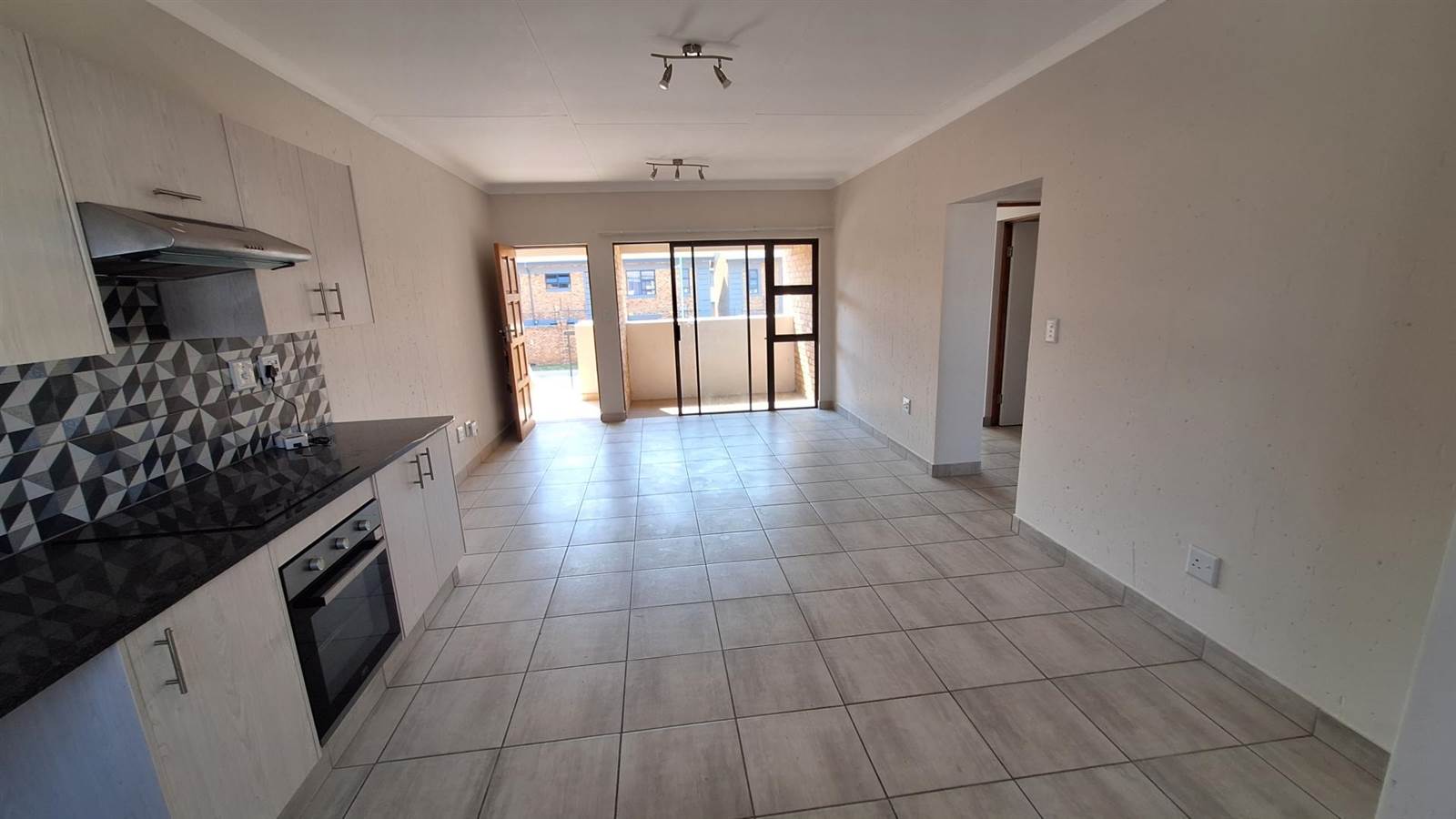 2 Bed Apartment in Beyers Park photo number 3